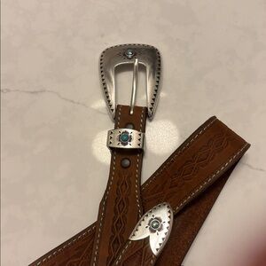 Tony Lama Brown and Silver Women's Belt with turquoise accents. Size medium